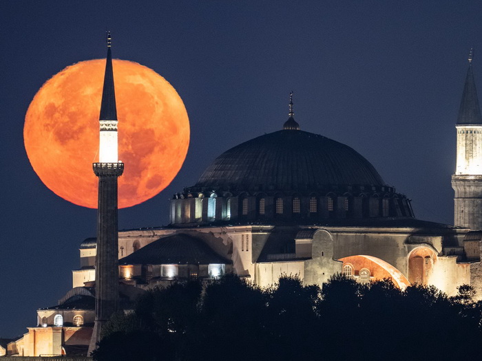 Istanbul: Magični prizori Supermjeseca u gradu na dva kontinenta