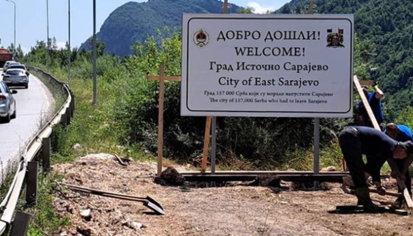 Istočno Sarajevo: Ponovo postavljena tabla