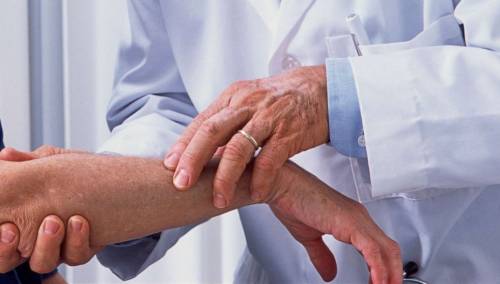 Istraživači otkrili koliko virus korona ostaje na koži