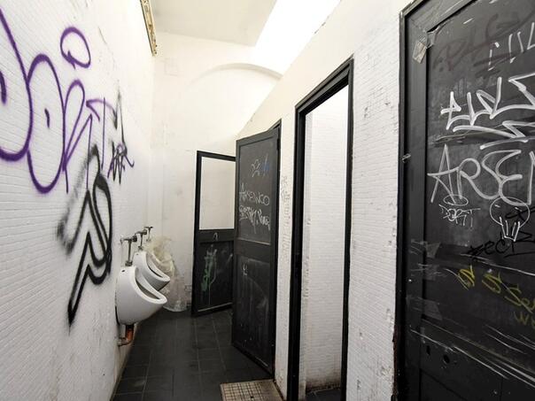 Italija na nogama nakon grupnog silovanja djevojčice (13) u javnom WC-u