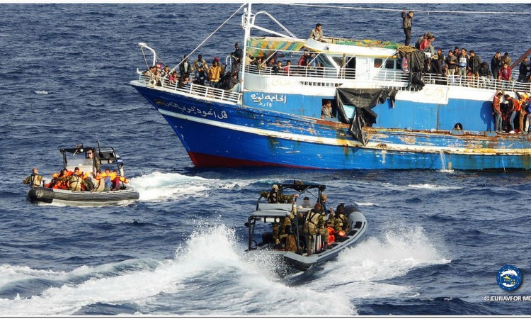 Italija prebacuje 34 migranta u karanten na mornarički brod