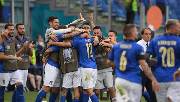 Italija savladala Vels, Švajcarska bolja od Turske