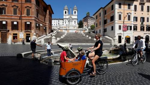 Italija ukida maske na otvorenom, širi se delta soj
