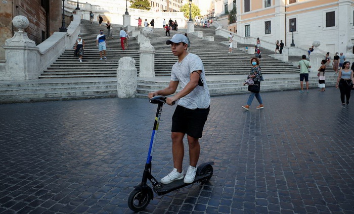 Italijani diskutuju o električnim romobilima, neki gradovi ograničili brzinu