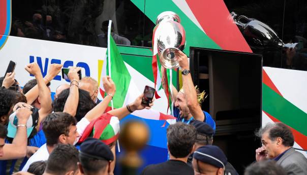 Italijani donijeli pehar sa Eura u Rim
