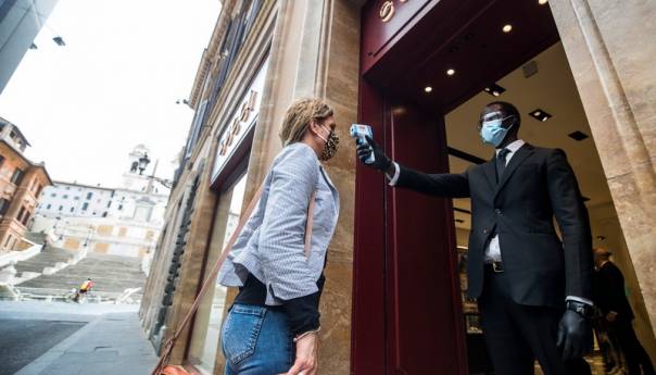 Italijani ponovo mogu jesti i piti u zatvorenim prostorima