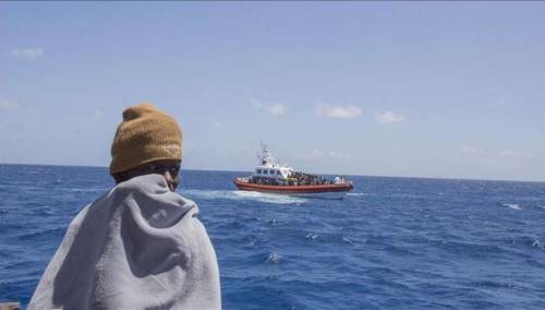 Italijanska obalna straža spasila 305 migranata na Mediteranu