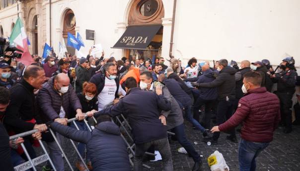 Italijanska policija blokirala proteste vlasnika restorana i teretana