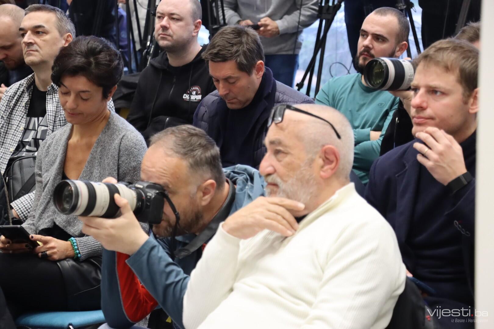 Italijanski novinari preplavili press konferenciju Barbareza