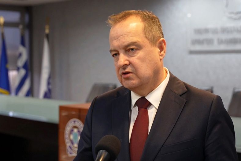 Ivica Dačić skinut s respiratora