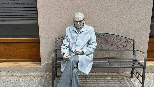 Ivo Andrić u Travniku ponovno dobio svoje prepoznatljive naočale
