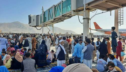 Iz Afganistana evakuisano više od 2.200 diplomata i civila