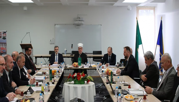 IZ BiH: Obustavlja se zajedničko klanjanje namaza