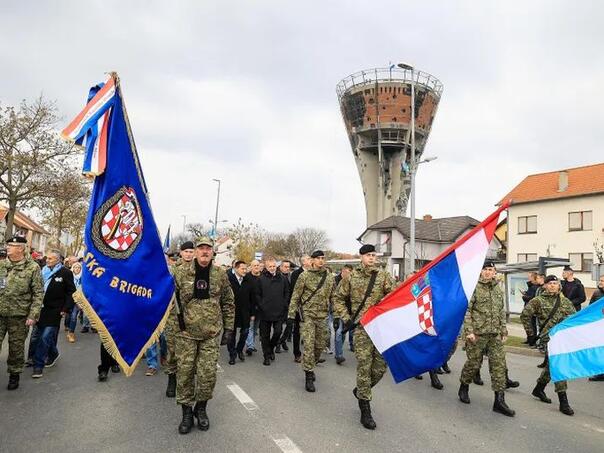 Iz Brčkog pješke krenula Kolona sjećanja prema Vukovaru