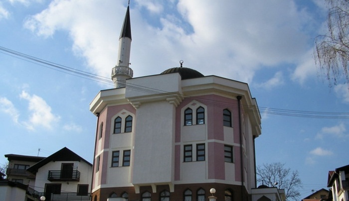 Iz Donje džamije u Doboju ukradeno oko 150 KM