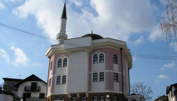 Iz Donje džamije u Doboju ukradeno oko 150 KM