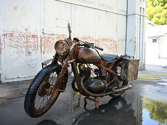 Iz Dunava izronio gotovo potpuno očuvan vojni motocikl Wermachta