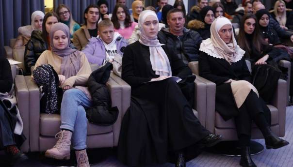 Iz Fonda Bejtul-mal svečano dodijeljene stipendije učenicima i studentima