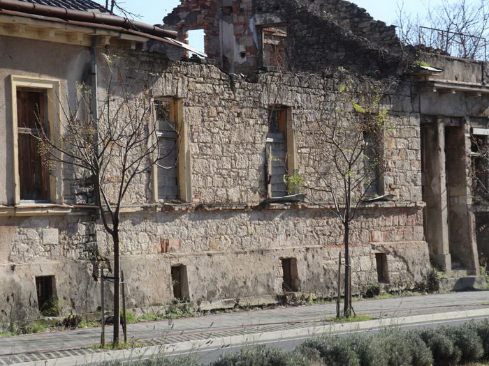Iz Grada Mostara kažu da se neće rušiti zaštićene građevine