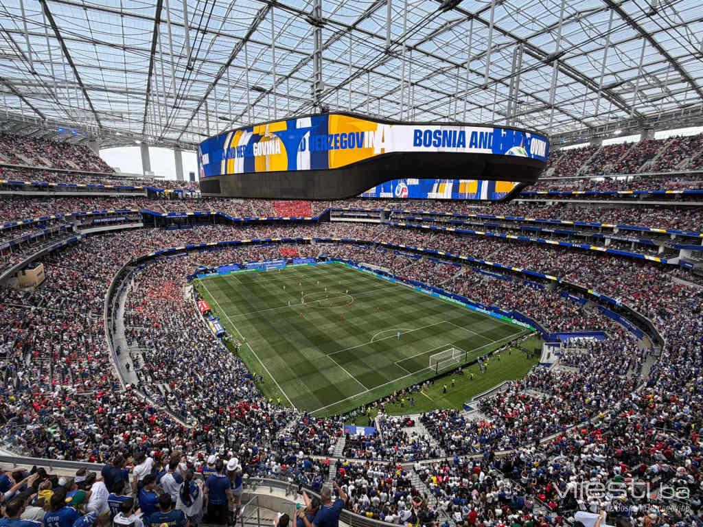 Iz našeg ugla: Ponos, svemirski brod i LA koji nije kao na filmu