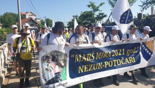 Iz Nezuka ka Potočarima krenuo Marš mira sa 2.700 učesnika