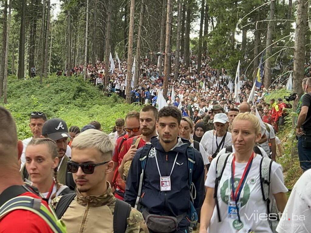 Iz Nezuka krenuo Marš mira: Više od 6.000 učesnika pješači prema Potočarima