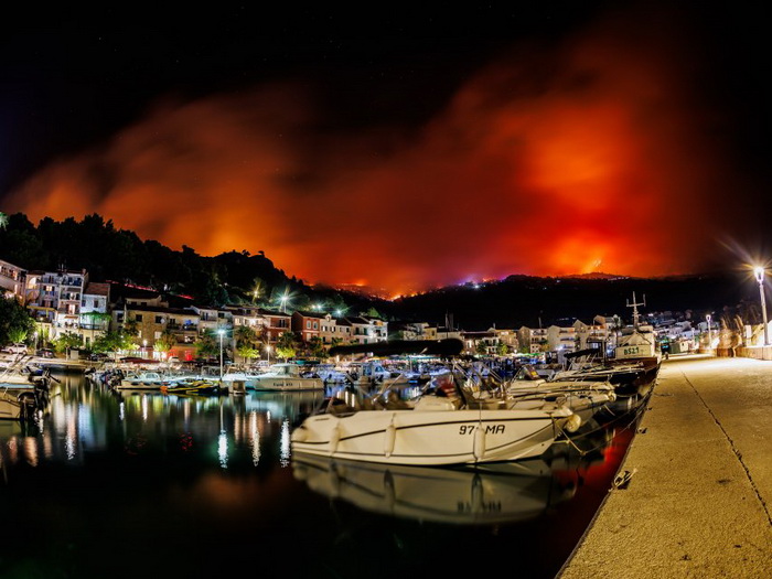 Iz Podgore bježe turisti, ali ne zbog požara, nego jer nema interneta