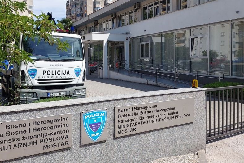 Iz prodavnice u Mostaru razbojnik ukrao kasu
