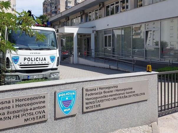 Iz prodavnice u Mostaru razbojnik ukrao kasu