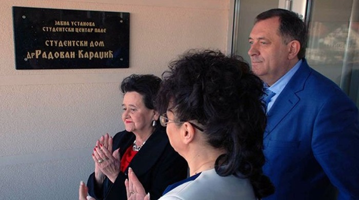 Iz RS poručuju: Nema skidanja Karadžićeve ploče