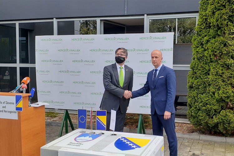 Iz Slovenije u Sarajevo stiglo 48.000 doza AstraZeneca vakcina