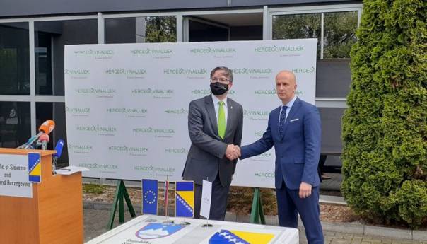 Iz Slovenije u Sarajevo stiglo 48.000 doza AstraZeneca vakcina