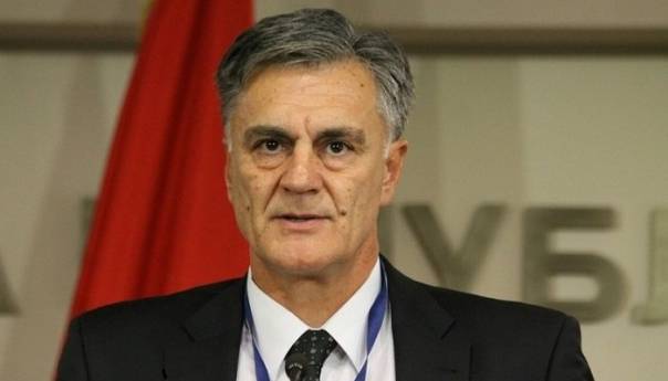 Iz SNSD-a pozivaju Schmidta da smijeni Komšića
