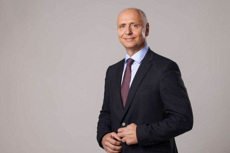 Iz štampe izašao novi roman Amera Kapetanovića 'Fond solidarnosti'