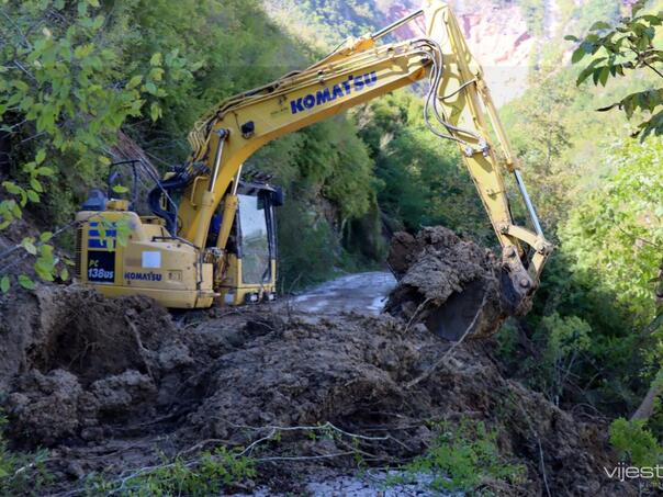 Na području Neretvice izvršena evakuacija, spasioci tragaju za nestalim