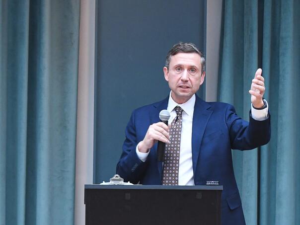 Izabran novi vođa Demokratske stranke, ispred njega težak zadatak