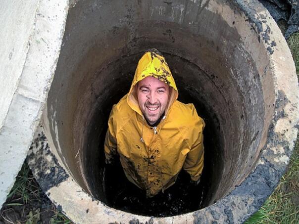 Izazvao dvije saobraćajke, pa se 30 sati krio u kanalizaciji