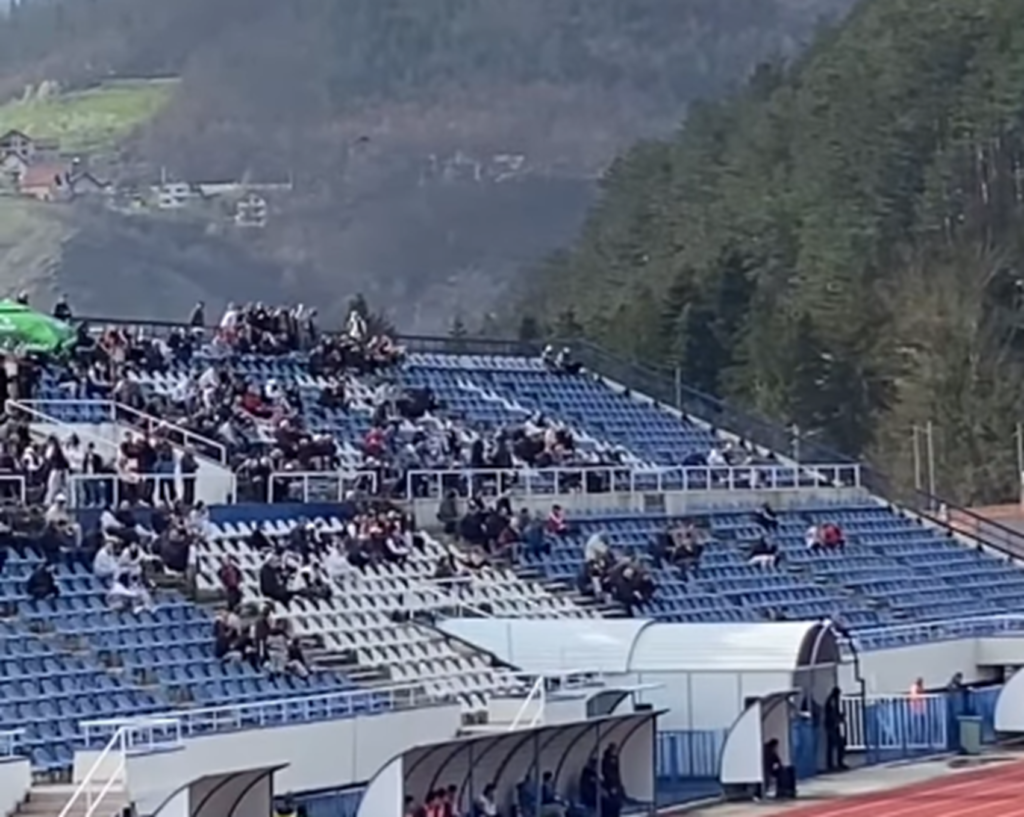 Izbačeni sa stadiona zbog podrške studentima, sljedeći meč skandirali 'pumpaj'
