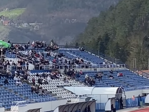 Izbačeni sa stadiona zbog podrške studentima, sljedeći meč skandirali 'pumpaj'