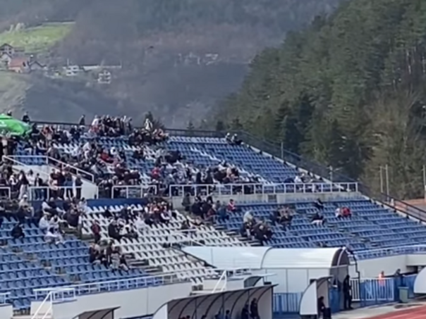 Izbačeni sa stadiona zbog podrške studentima, sljedeći meč skandirali 'pumpaj'