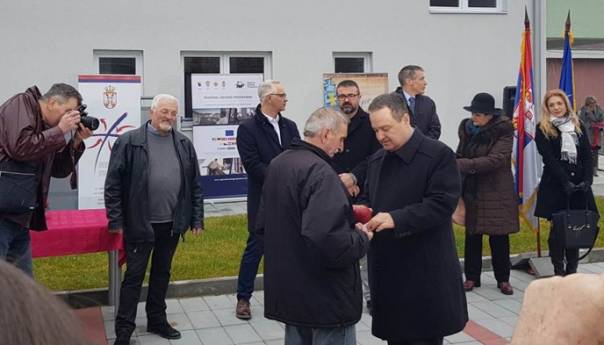 Izbjegličkim porodicama iz BiH i Hrvatske uručeni ključevi stanova u Srbiji