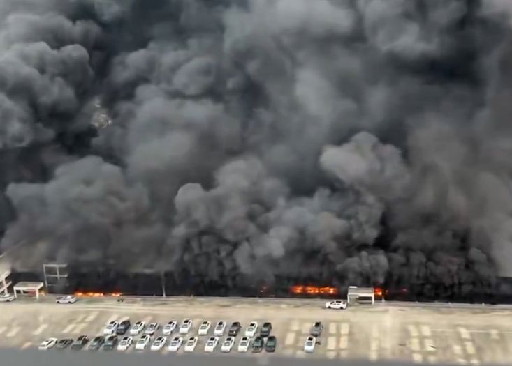 Novi snimci iz Kine nakon velikog požara u fabrici automobila