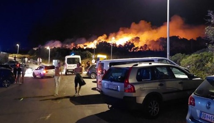 Izbio požar kod Zrća, u gašenju pomaže i kanader