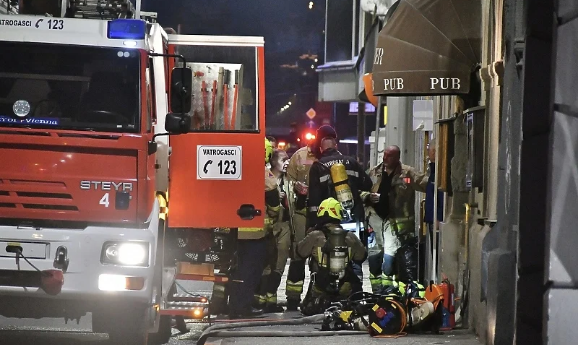 Izbio požar u podrumu kluba Das ist Walter