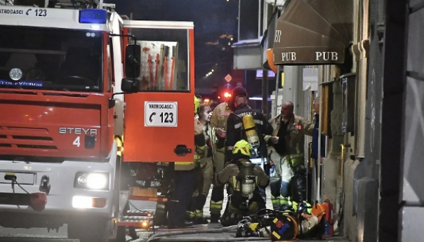 Izbio požar u podrumu kluba Das ist Walter