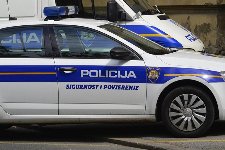 Izbio požar u stanu u Osijeku, pronađena dva tijela