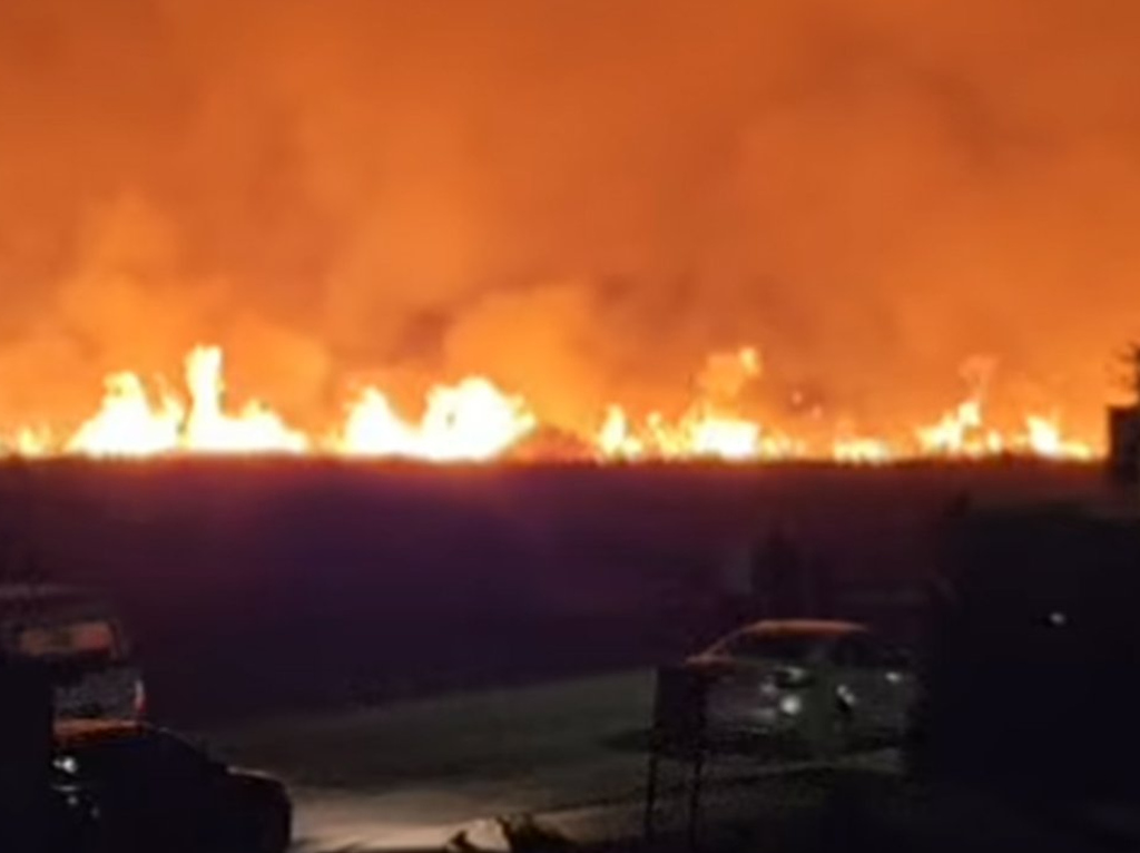 Izbio veliki požar u Grudama, mještani spašavaju svoje objekte