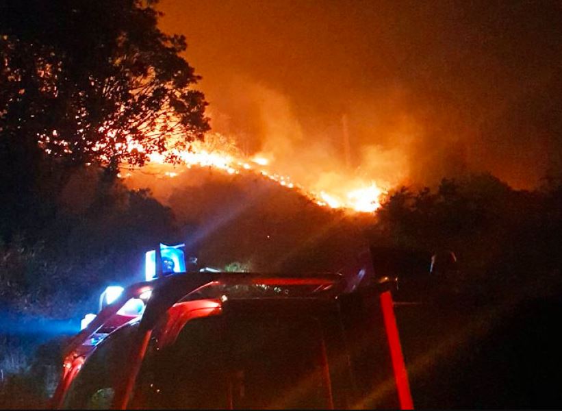 Izbio veliki požar u Sutomoru, ubrzo je stavljen pod kontrolom