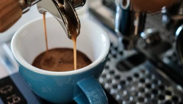 Izbjegavajte kofeinske napitke i obilne obroke tokom ljeta