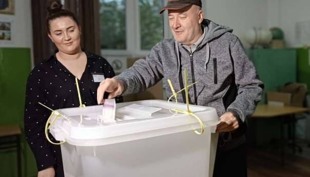 Izborni proces u ZDK teče nesmetano, izlaznost do 11.00 sati između 12,01 i 14,38 posto